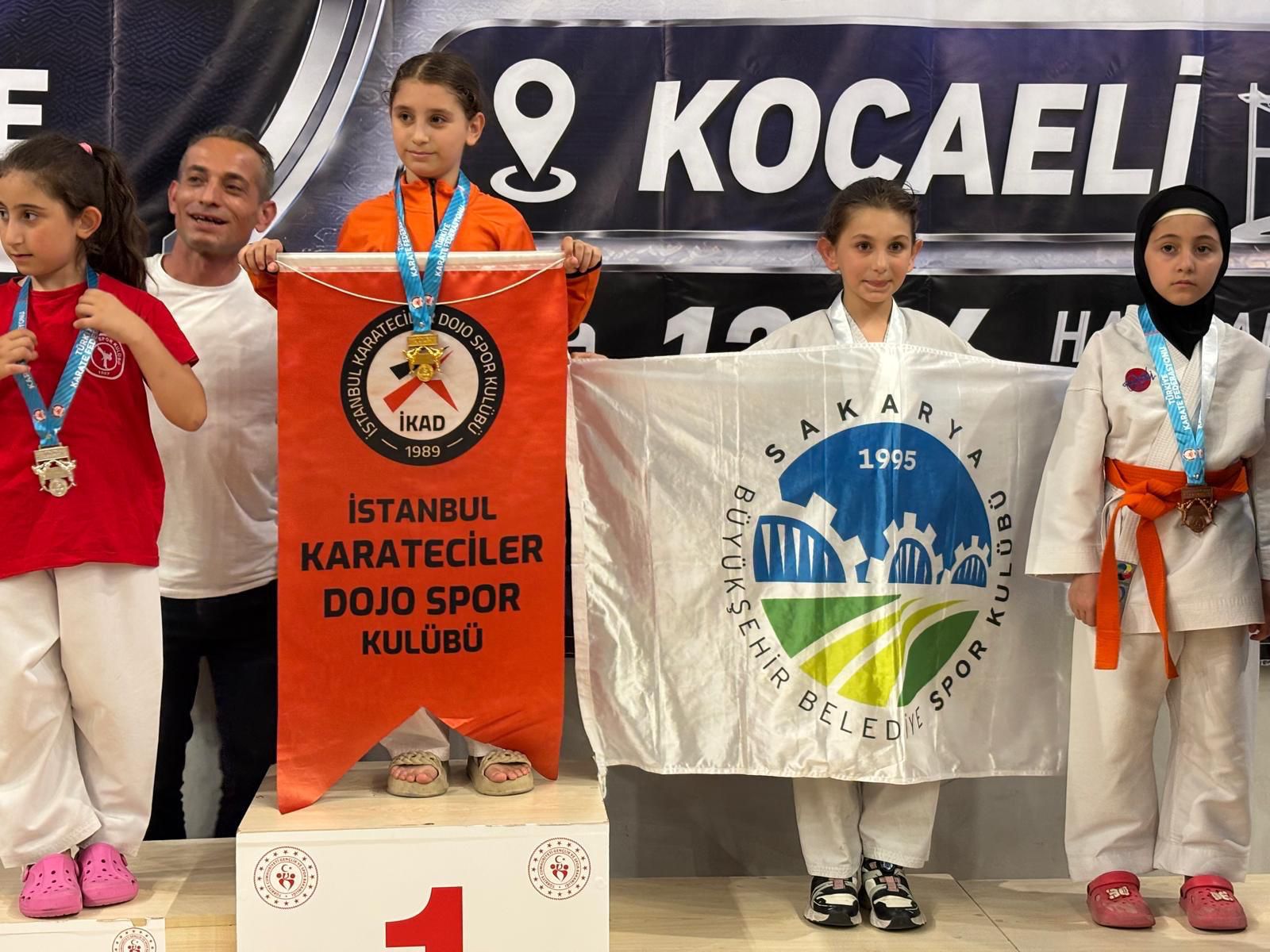 Büyükşehir’in minik yıldızları Kocaeli’den 19 madalya ile döndü