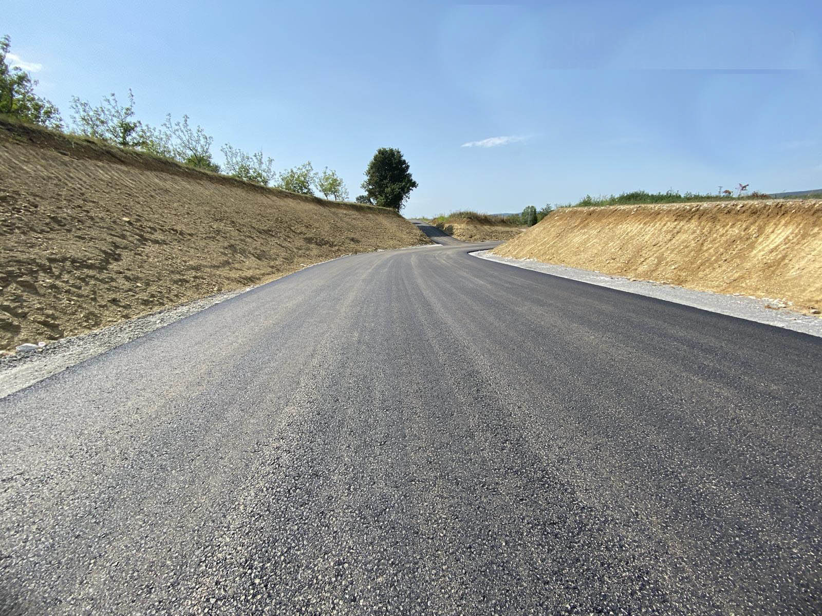 Karadere Mahallesi’nin bağlantı yolu Büyükşehirle yepyeni bir yüze kavuştu