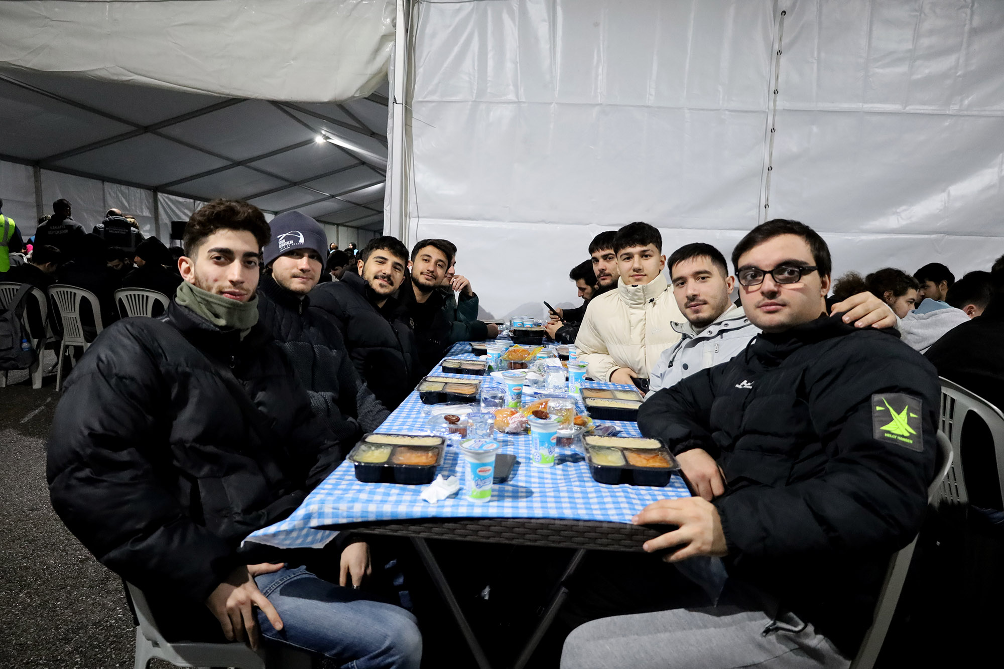Büyükşehir’den bir Ramazan geleneği: Farklı renklerden binler yine aynı sofrada
