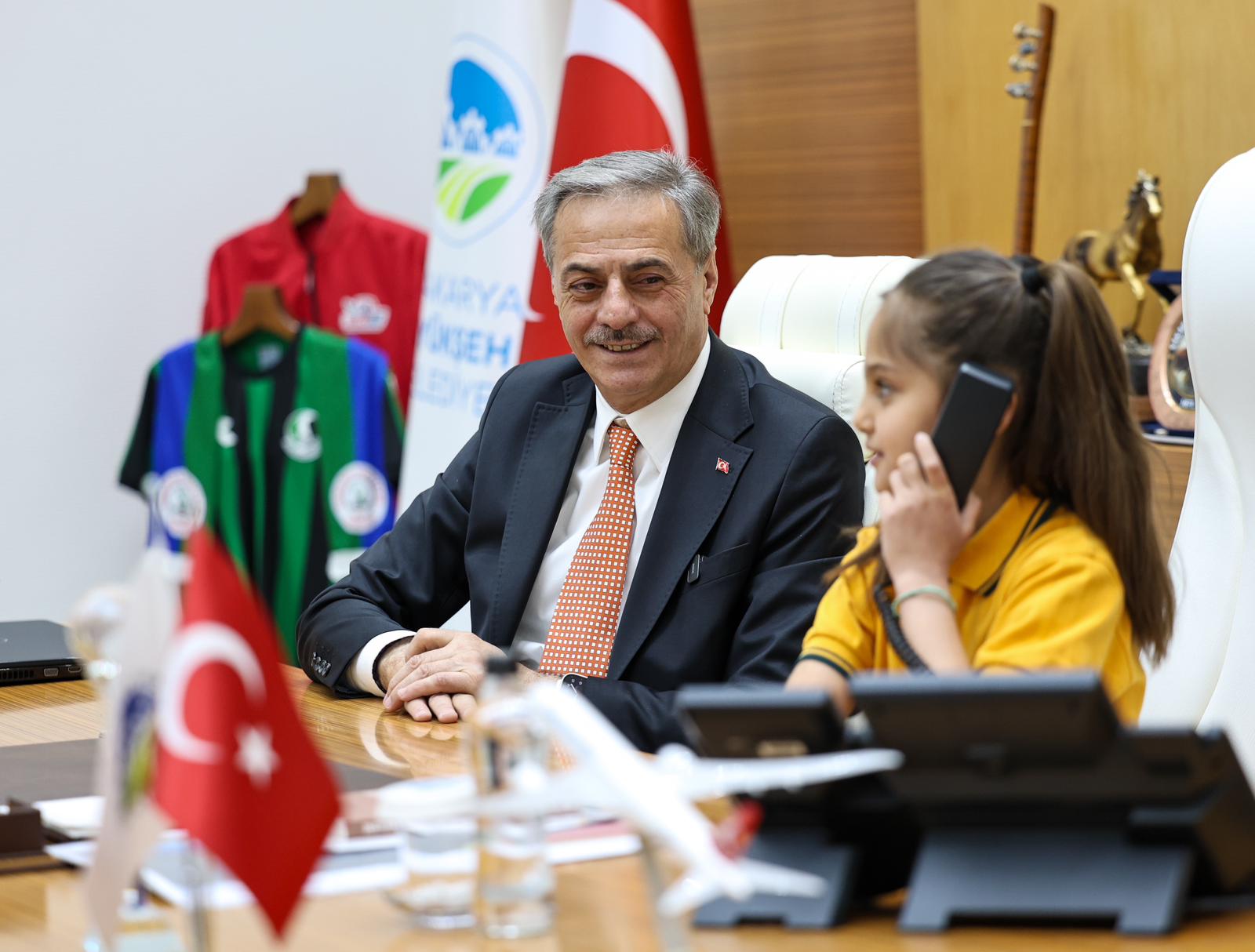 Yusuf Alemdar başkanlığı Elisa’ya devretti: “Hayal kurmaktan asla vazgeçmeyin”