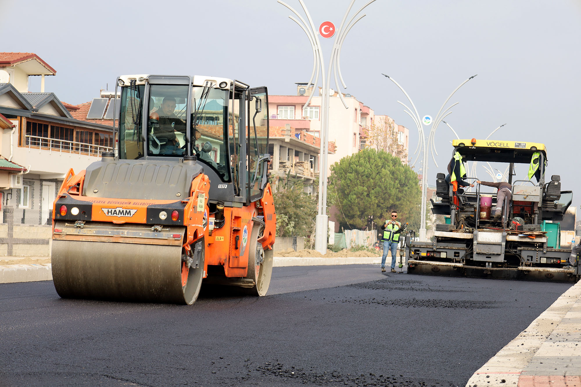 Ahmet Yesevi Caddesi Büyükşehir’in çalışmalarıyla modern bir yüz kazanıyor