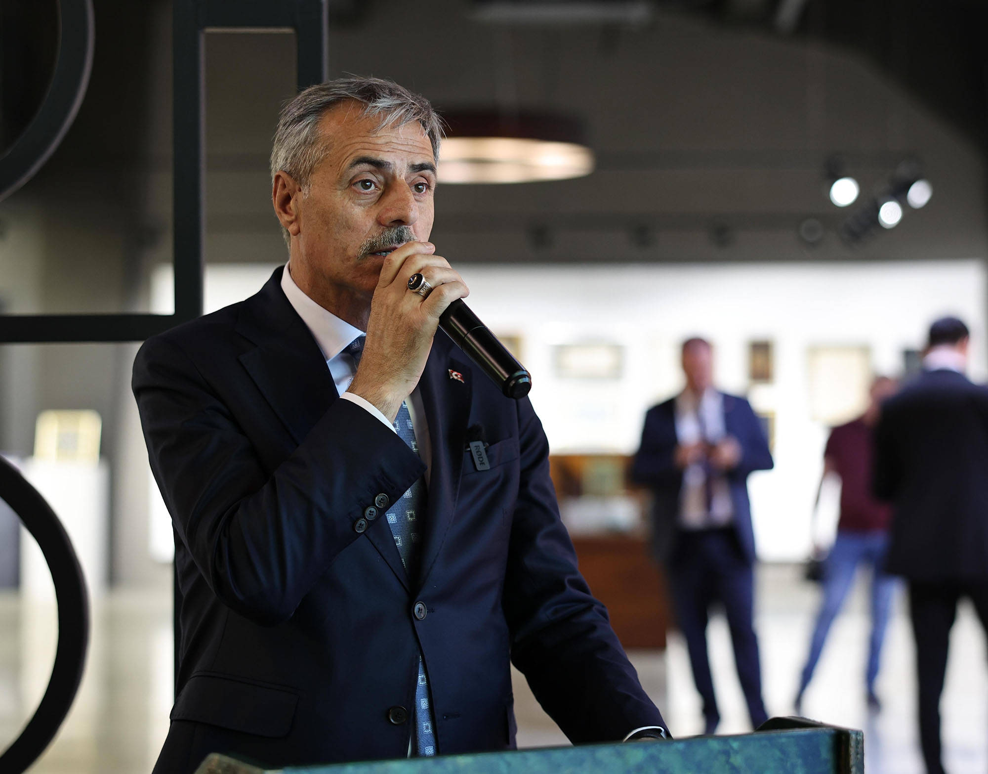 Büyükşehir’in sanatçılarından şölen gibi sergi: Yusuf Alemdar Şehir Kütüphanesi ve AFA için konuştu