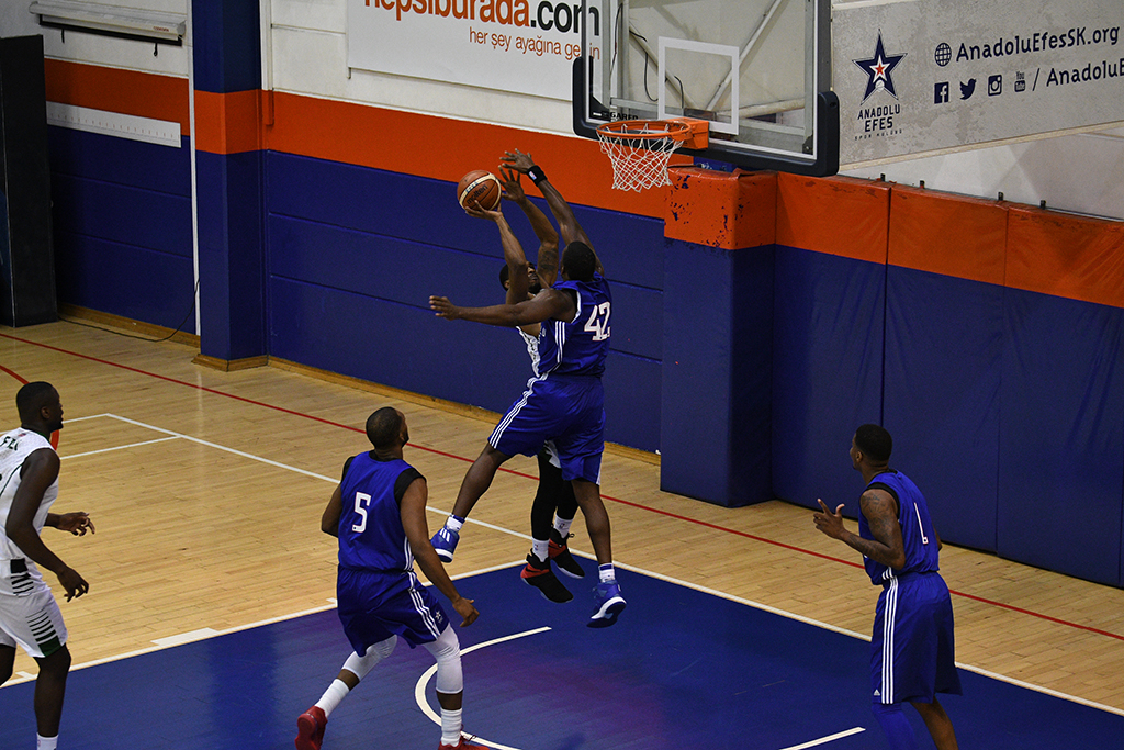 Büyükşehir Efes’e geçit vermedi