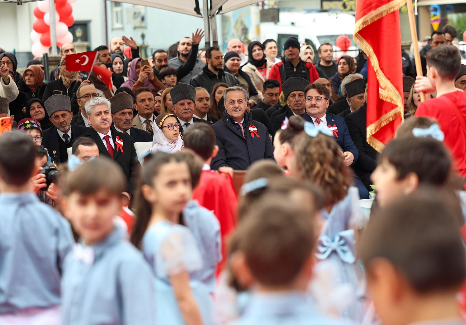 Alemdar miniklerin 23 Nisan coşkusuna ortak oldu: “Tüm çocuklarımızın bayramı kutlu olsun”