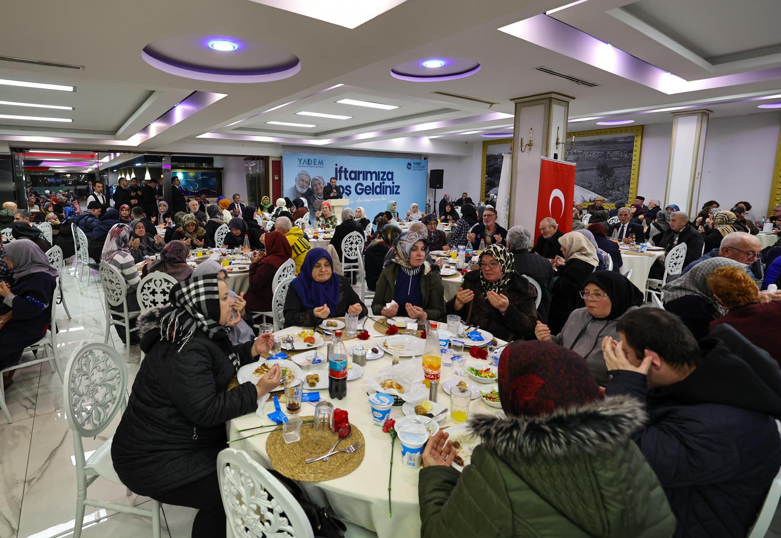 “Başımızın tacı büyüklerimizi asla yalnız bırakmayacağız”