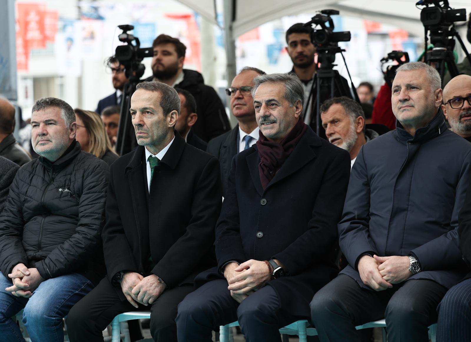 Sakarya'da çocukların 'ufkuna' ışık olacak edebiyat fuarı başladı: İlk günden binlerce misafir akın etti...