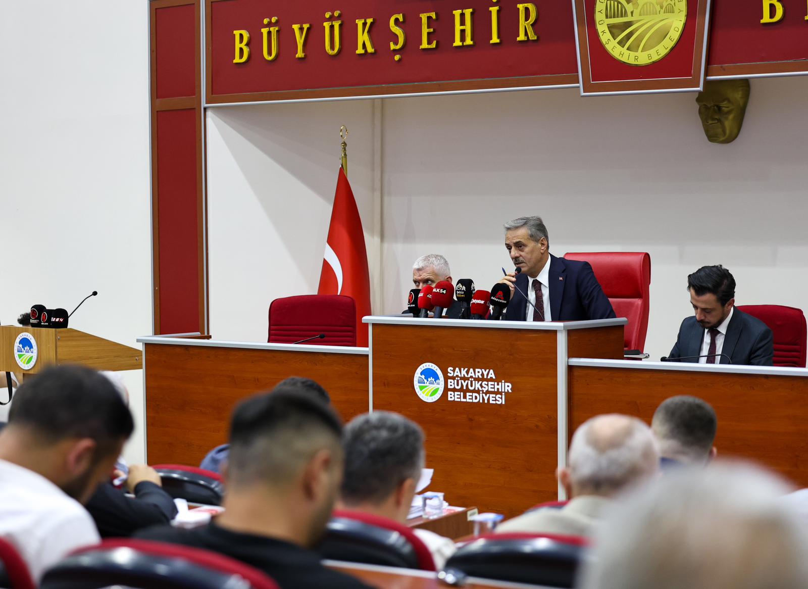 Yusuf Alemdar mecliste şehrin yeni müjdelerini paylaştı: Kimsesizler Oteli, 250 bin metrekare yeşil alan ve Kaynarca’ya SGM geliyor