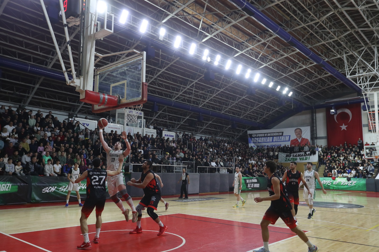 Büyükşehir Basketbol’dan taraftarı önünde net galibiyet: 86-66