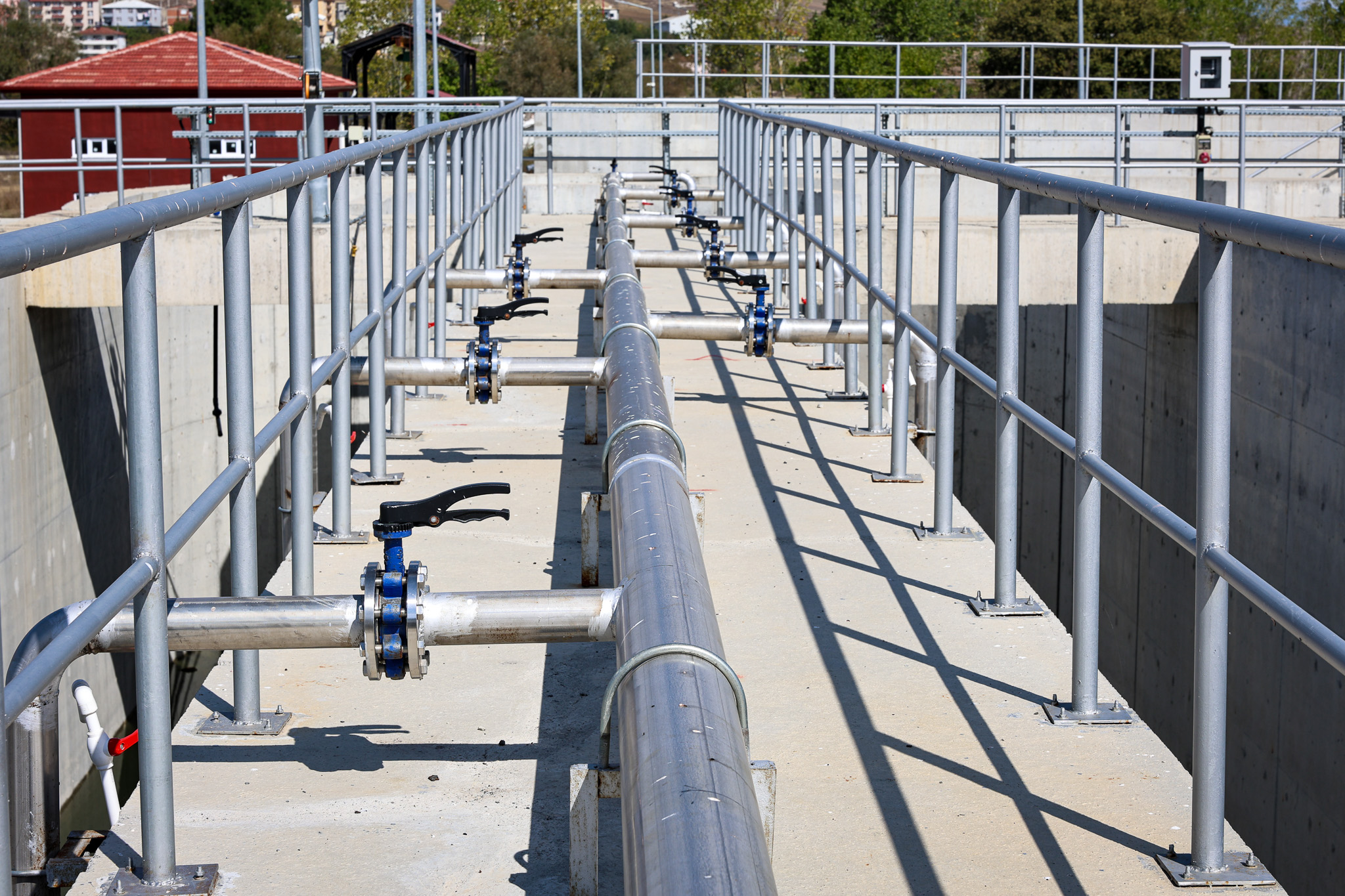 Kaynarca İleri Biyolojik Arıtma Tesisi ve 50 kilometrelik hat çalışmaya başladı