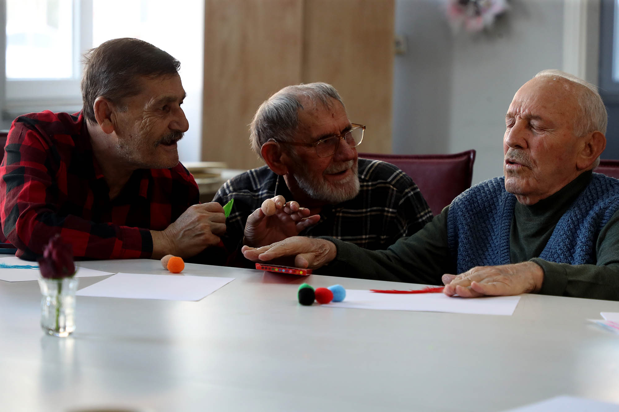 Büyükşehir eli öpülesi yaşlıları hiç unutmuyor: Çocuklar gibi şen geçen bir gün