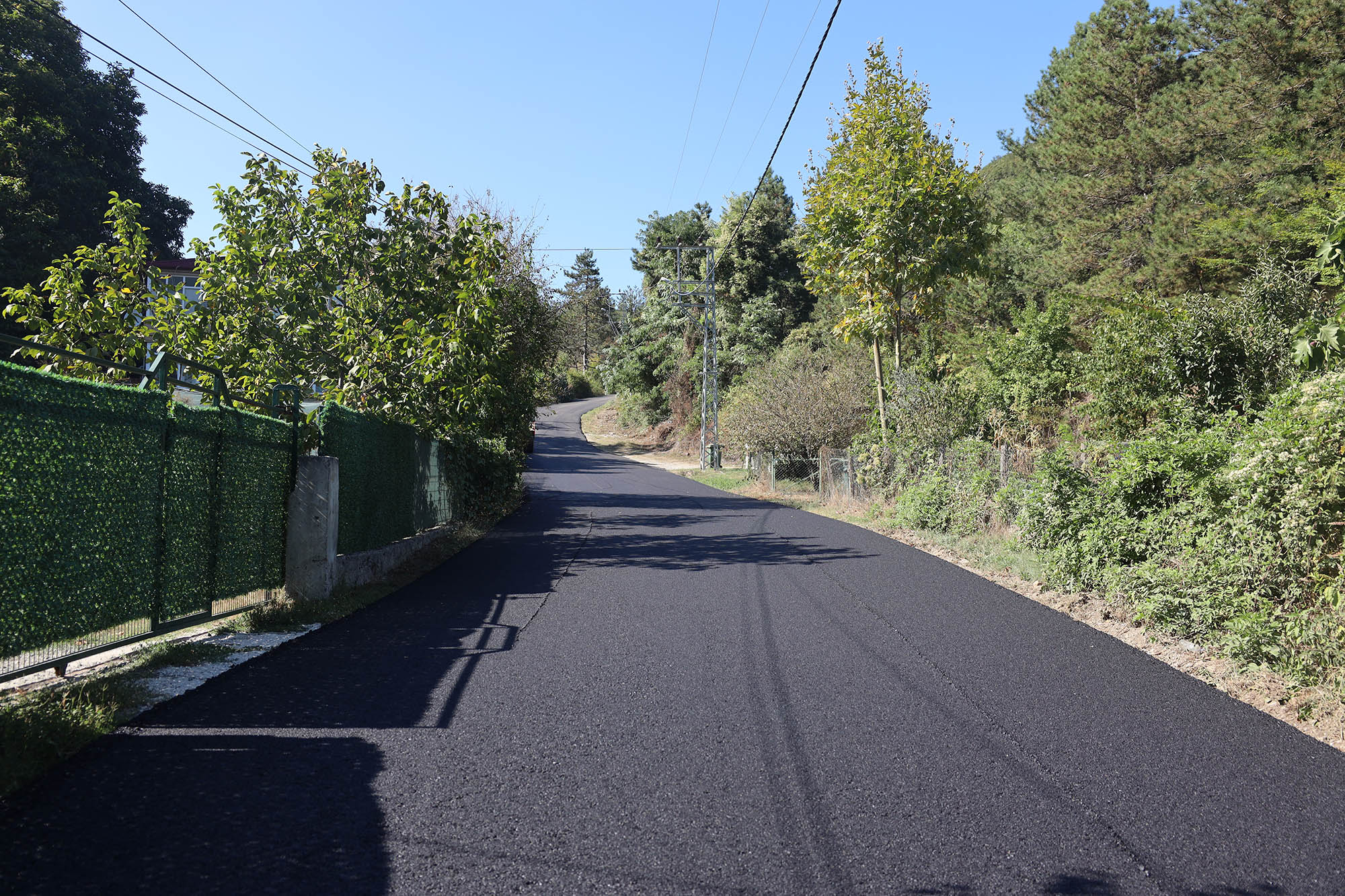 Sapanca’da yollar asfaltla yeni yüzüne kavuşuyor: İlmiye’den Fevziye’ye geçildi
