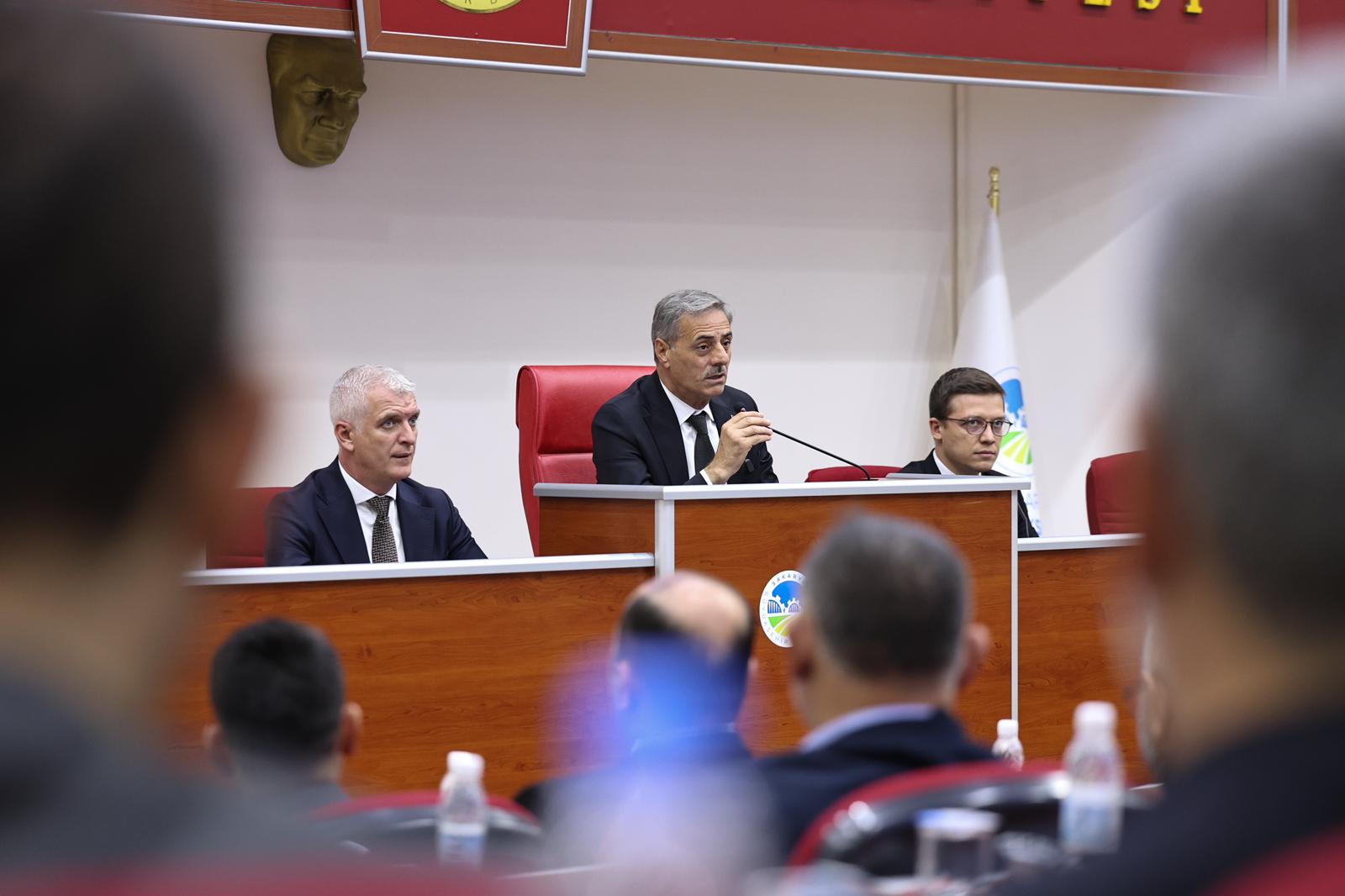 “Aynı anda her alanda yatırım ve hizmeti şehrimizle buluşturuyoruz”