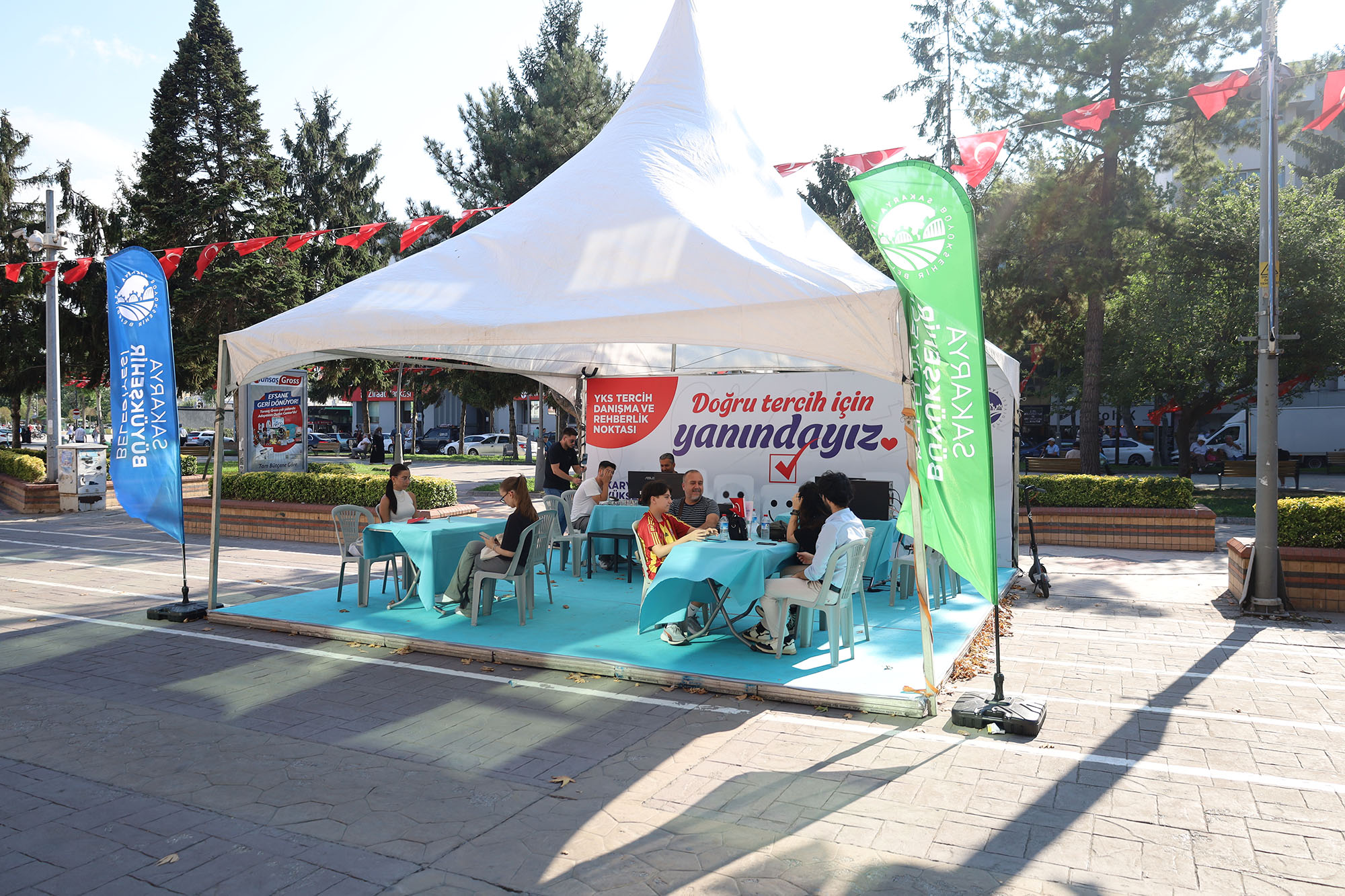 Büyükşehir üniversite yolundaki gençlerin yanında: YKS tercihi için ücretsiz hizmet başladı