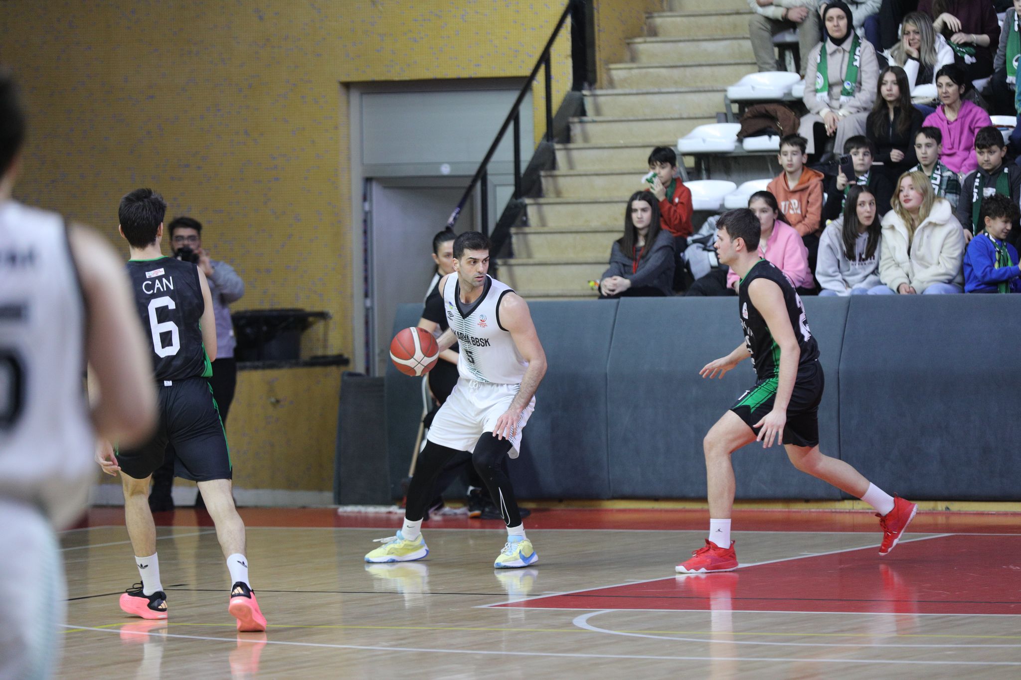 Büyükşehir basketbol Play-Off biletini kaptı: 90-85