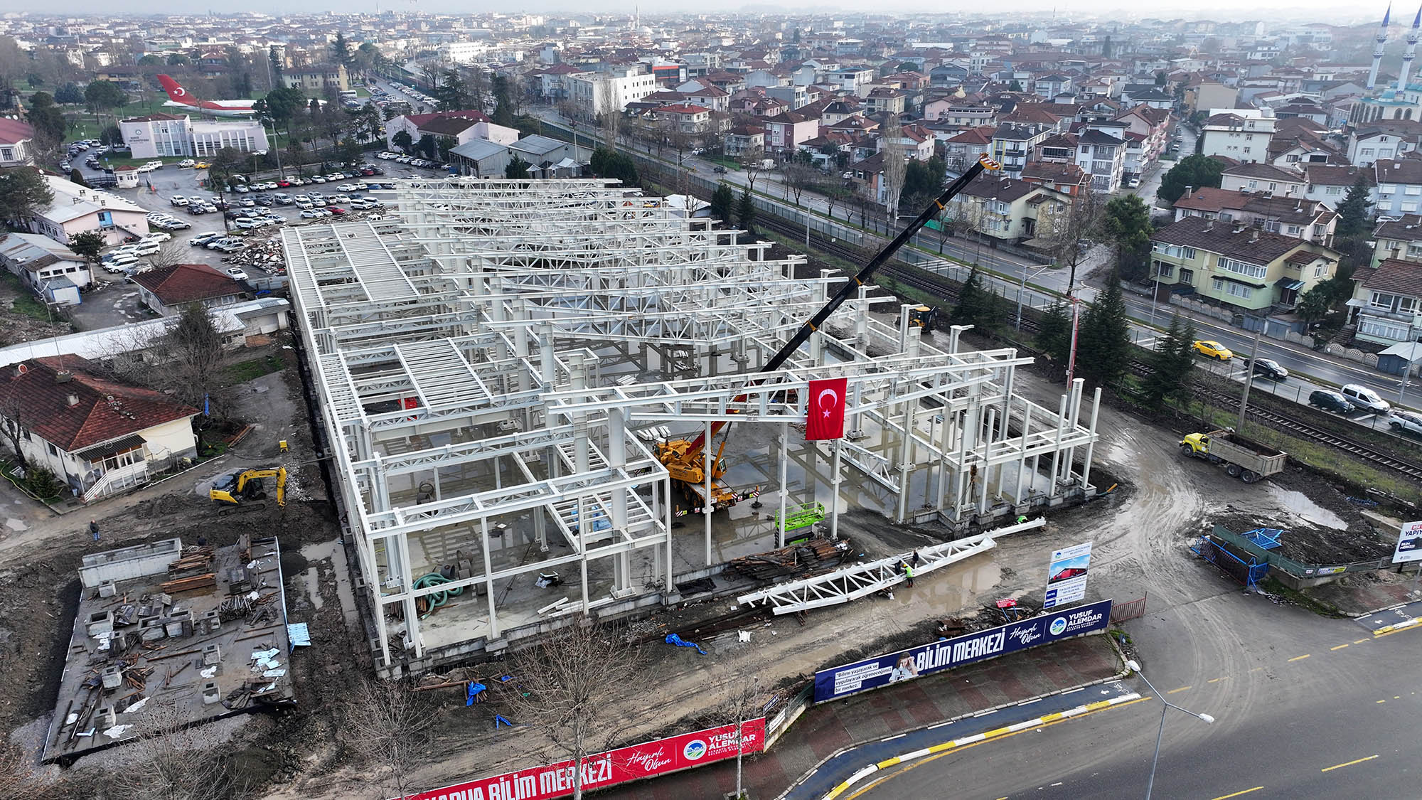“Gençlerin yarınları için şehrimizde büyük yatırımları hayata geçiriyoruz”