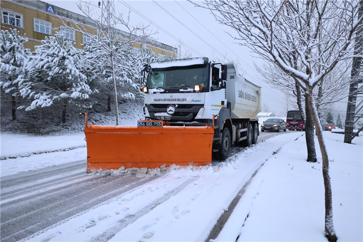 Büyükşehir 48 araç ve 100 kişilik timle karla mücadele mesaisinde: İşte son durum