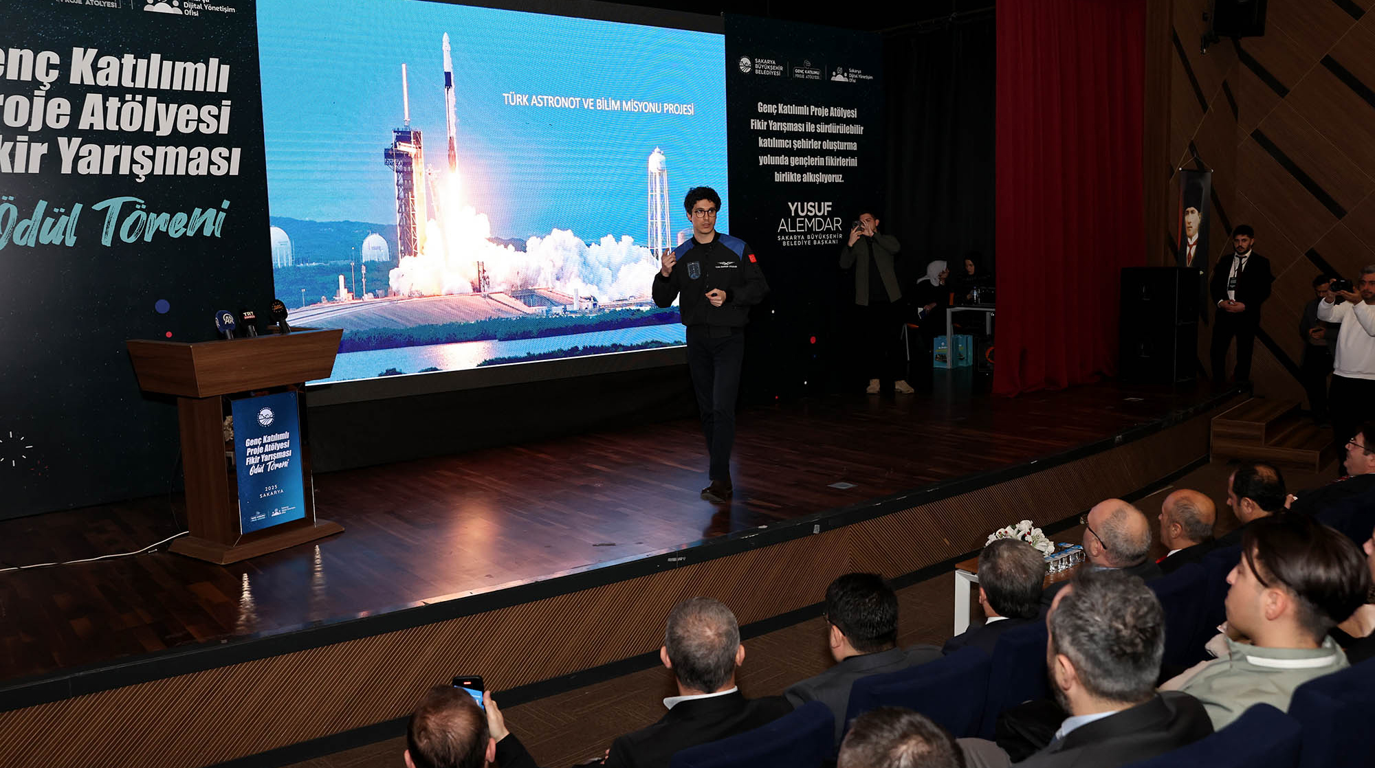 “Uzaydan dünyayı görmek tarifsizdi”