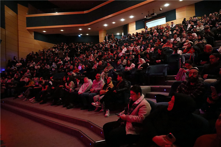 "Kibarlık Budalası" Sakarya’da sahnelendi, salonu dolduran izleyicilerden tam not aldı