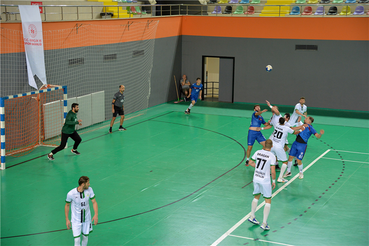 Büyükşehir Hentbol Trabzon’u farkla geçti: 33-42