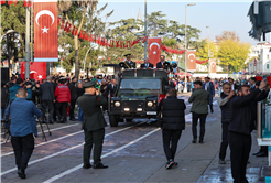 Yusuf Alemdar bulvara sığmayan bayram coşkusuna ortak oldu: “İlelebet nice yüzyıllara…”