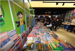 Sakarya'da çocukların 'ufkuna' ışık olacak edebiyat fuarı başladı: İlk günden binlerce misafir akın etti...