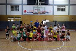 Sakarya’da çocuklar sporun her dalında dolu dolu bir yaz tatiline başladı 