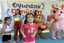 Çocuklar Sakarya’da bir ilke misafir oldu: Oyuncak Festivali’nde rengarenk buluşma