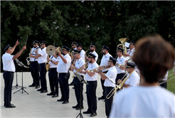 Büyükşehir Kent Orkestrası efsane parçalarla Yenikent’e neşe götürdü