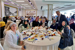 “Anne sadece evlat büyüten değil, geleceğin temellerini atan güçlü bir rehberdir”