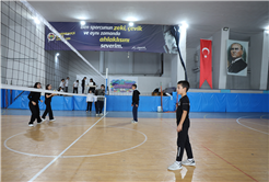 Büyükşehir, geleceğin voleybolcularını yetenek taramalarıyla keşfediyor