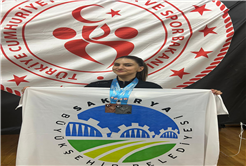 Büyükşehir’in başarılı sporcuları Diyarbakır’da kürsüye çıktı