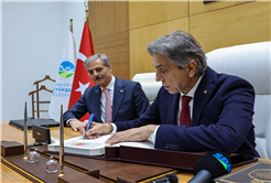 “Belediyecilikte Türkiye’ye örnek projeleri hayata geçirmenin gayretiyle çalışıyoruz”