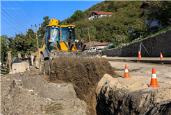 Akyazı’da devam eden 9 bin metrelik altyapı projesinde 6 ekip aynı anda çalışıyor