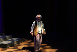 Deli İbram Divanı oyunu yoğun ilgiyle sahnelendi