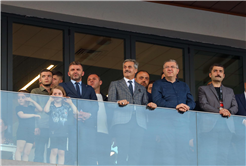 Nefesler tutuldu, binlerce kişi Sakarya’da dünya şampiyonası heyecanını yaşadı