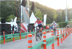 Şampiyon pedallar MTB Dünya Kupası’nda nefes kesti