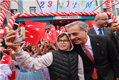 Alemdar miniklerin 23 Nisan coşkusuna ortak oldu: “Tüm çocuklarımızın bayramı kutlu olsun”