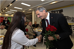 Yusuf Alemdar engelsiz çalışma arkadaşlarıyla kucaklaştı: “Engel bedende değil kalplerdedir”