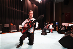 “Bugün sevgi ve dayanışmayı hatırlama, engelleri birlikte aşma günüdür”