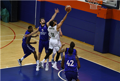 Büyükşehir Efes’e geçit vermedi