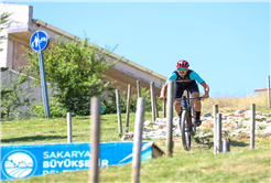 Milli pedallar dünyanın en heyecanlı yarışında, Sakarya’da pedal çevirecek: “Tüm Sakarya’yı Ay Yıldızlı bayrağa desteğe çağırıyoruz”