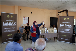 Sakarya’da kahverengi kokarca kabusuyla mücadele başladı: Büyükşehir ekibi sahada çiftçilere feromon tuzağı ulaştırıyor