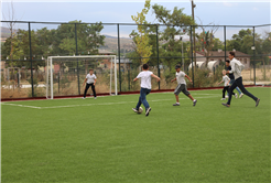 Okullar tatil oldu, Bayatlı gençler sahaya koştu