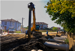 Akyazı’da devam eden 9 bin metrelik altyapı projesinde 6 ekip aynı anda çalışıyor