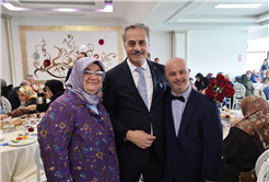 “Anne sadece evlat büyüten değil, geleceğin temellerini atan güçlü bir rehberdir”