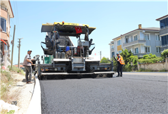 Büyükşehir Karasu’da sahil trafiğini rahatlatacak caddede asfalt çalışmalarına başladı