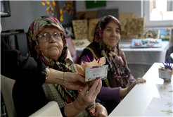 Büyükşehir eli öpülesi yaşlıları hiç unutmuyor: Çocuklar gibi şen geçen bir gün