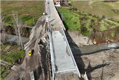 Karapürçek’i şehre bağlayan köprüde sona doğru