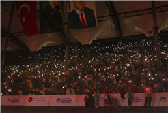 Vadideki dünya sahnesi İlyas Yalçıntaş konseri ve sahne şovlarıyla şölene dönüştü