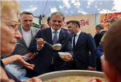 Büyükşehir bir günde 15 bin kişiye aşure bereketini ulaştırdı